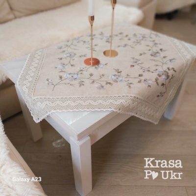 Скатерка вишита на стіл, дизайн “сіро-блакитні матіоли” (90*90 см)