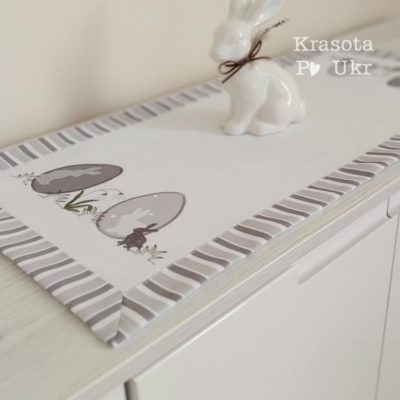 Пасхальна скатертина-ранер “Пастельні писанки” (40*90 см) у світло-сірих відтінках