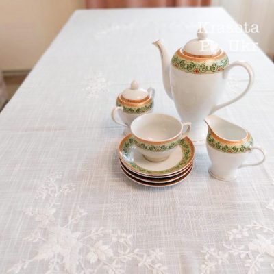 Скатертина на великий стіл, білим по білому, "Квіткові мотиви"