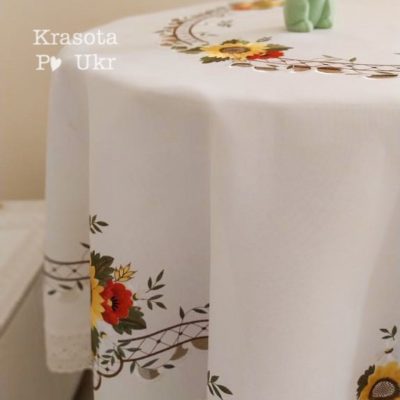 #057 Скатертина на круглий стіл, дизайн “польові квіти - соняхи та маки” 180 см - біла