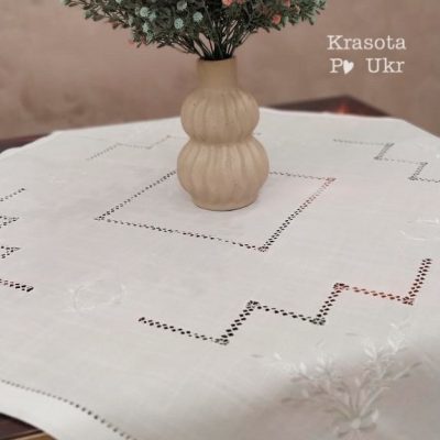 Скатертина на стіл білого кольору з вишивкою “білим по білому” “Квіткова” #0019 (90*90 см)