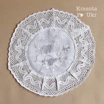 Біла лляна серветка на кошик для дитини (30 см), “білим по білому”
