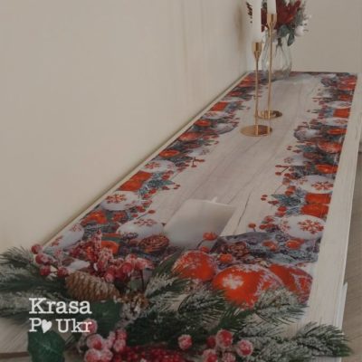 #2812 Скатертина 40*90 см, 40*150 см “Новорічна казка” з кулями, свічками та шишками