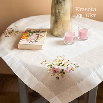 Скатертина на стіл з вишивкою, дизайн “квіткові мотиви” рожеві (90*90 см)