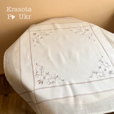 Квадратна скатертина (90*90 см), дизайн “мінімалістична тендітність”