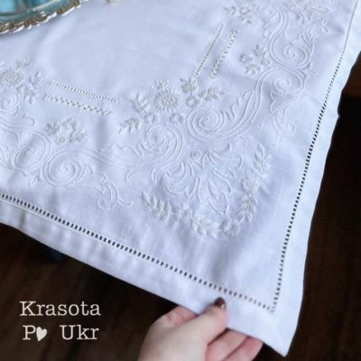 Вишита однотонна скатертина 90*90 см з мережкою, льон білий  #026 ?