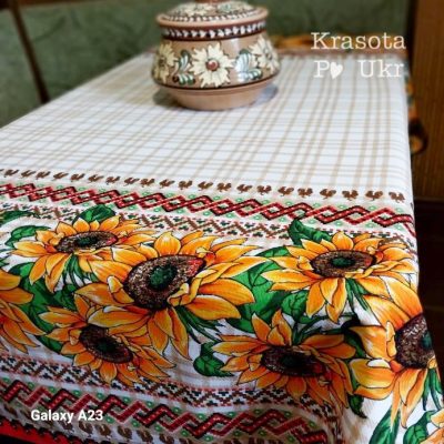 Принтована скатертина на стіл "соняхи та вишиванка" 120*150 см, 150*180 см