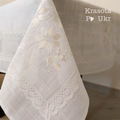 Лляна скатертина #155 з молочною вишивкою і  мереживом –  90*90 см, 110*160 см, 135*180 см, 150*220 см