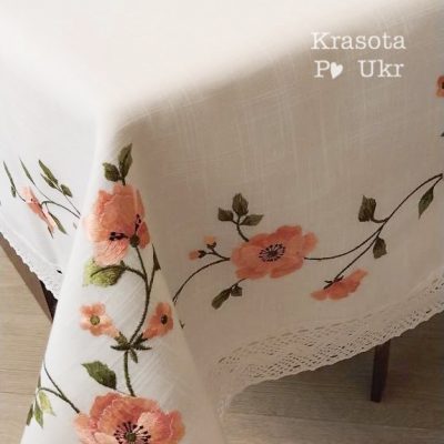 #153 Лляна біла скатертина з квітковою вишивкою “матіоли” в рожевих тонах  (150*220 см) ?