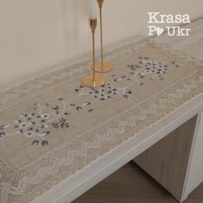 Скатертина-доріжка з широким мереживом, дизайн “сірі гортензії” #259, 40*90 см