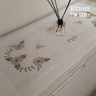 Доріжка на стіл дизайн “сіро-оливкові ромашки” #536, класична – 40*90 см