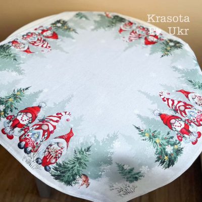 #1271 Скатертина 90*90 см, “Різдвяні гноми біля ялинки”