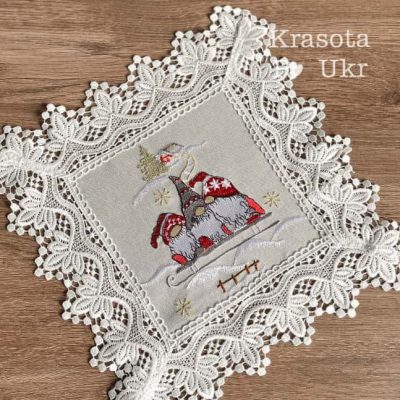 Серветка декоративна на Новий рік, дизайн "Троє гномів" (30 см)