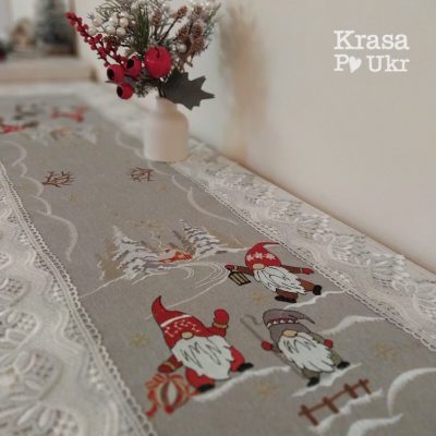 Ранер з вишивкою “троє гномиків” з мереживом – 40*120 см