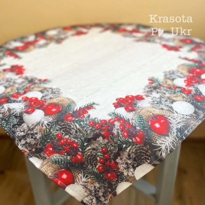 #2816 Скатертина 90*90 см, “Різдвяна історія” з яблучками, хвоєю та калиною