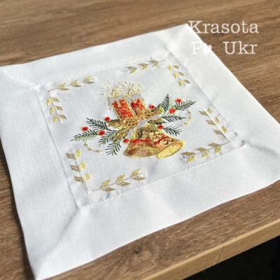 #058 Декоративна вишита серветка на стіл, "Різдвяні дзвони" (30*30 см)