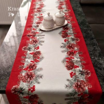 Скатертина 40*150 см, “Класика Різдва” з шишками, калиною та хвоєю