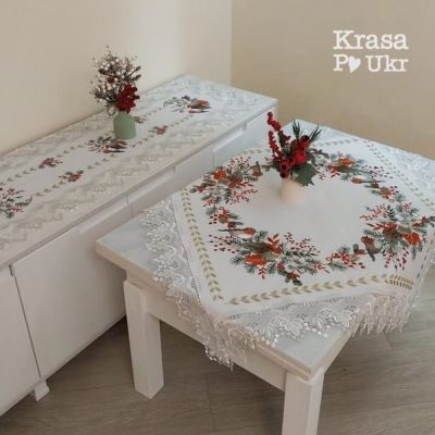 Скатертина на стіл вишита 90*90 см, дизайн “Різдвяний снігур” (молочна або біла)