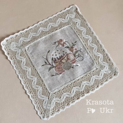 Дитяча серветка 32 см з вишивкою “Пастельна пасочка”