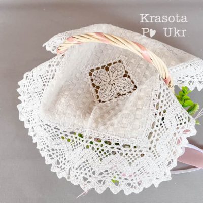 Біла кругла серветка діаметром 25 см з широким мереживом по краю