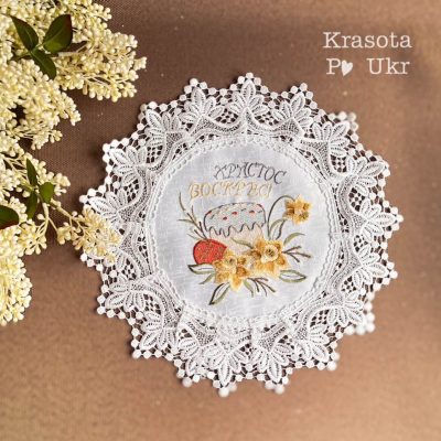 Серветочка на кошик дитяча “Пасочка з нарцисами” 30 см, атлас