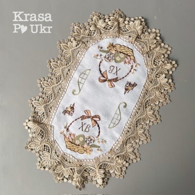 Пасхальна серветка “Пастельна квіткова корзинка” (44×30 см), атлас з золотавим мереживом